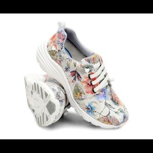 Nurse Mates Velocity butterfly design